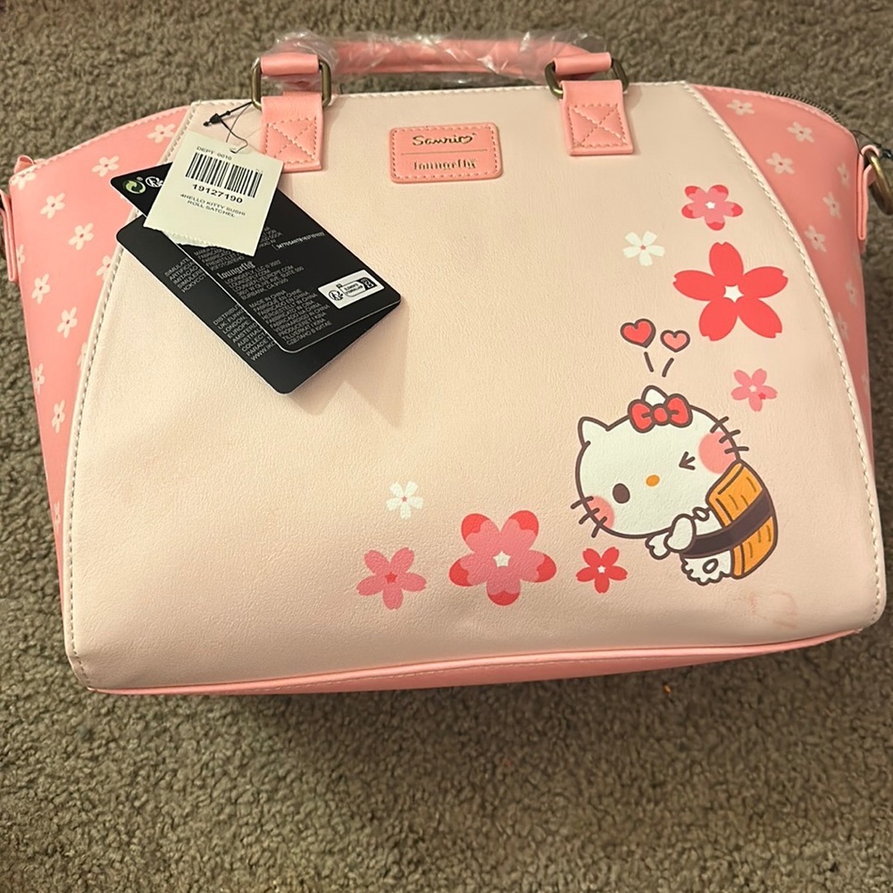 hello kitty lounge fly